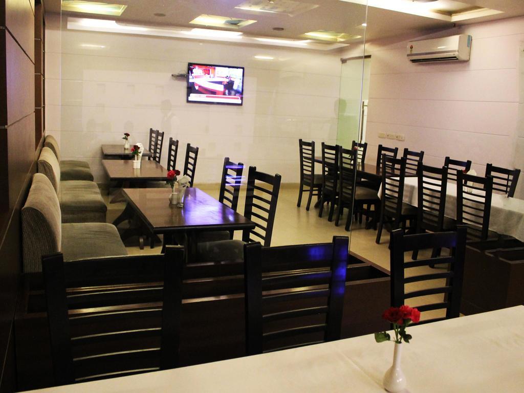 Готель Oyo Premium Kaushambi Indirapuram Екстер'єр фото