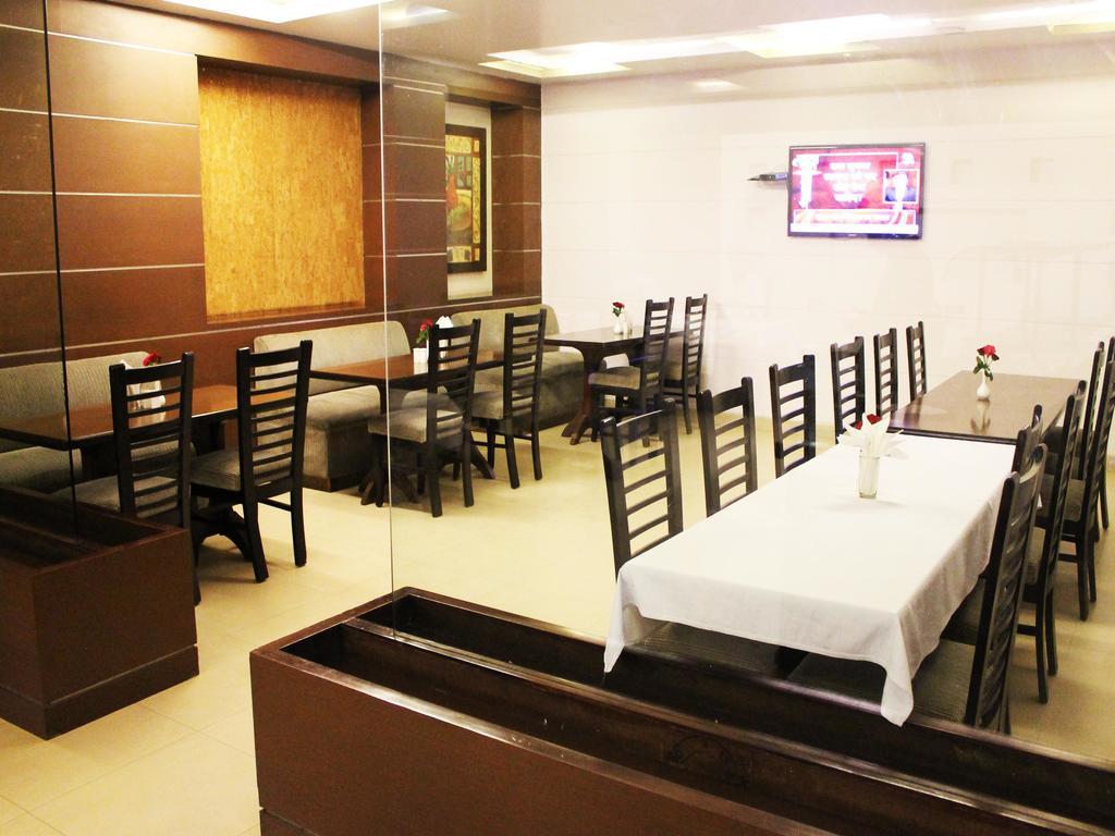 Готель Oyo Premium Kaushambi Indirapuram Екстер'єр фото
