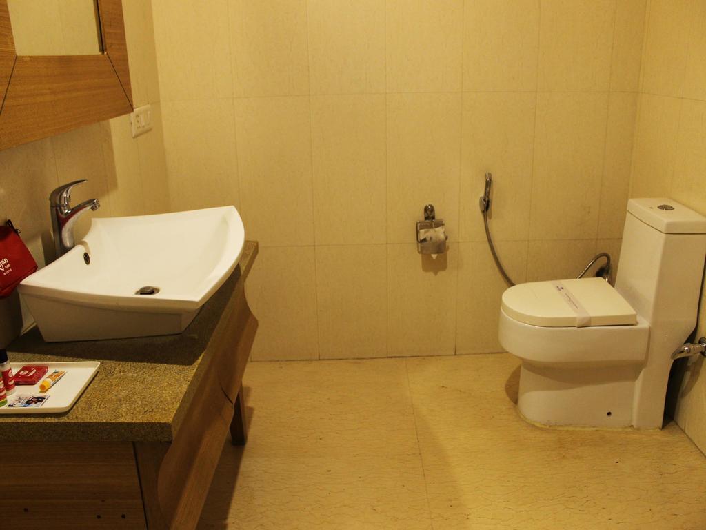Готель Oyo Premium Kaushambi Indirapuram Екстер'єр фото